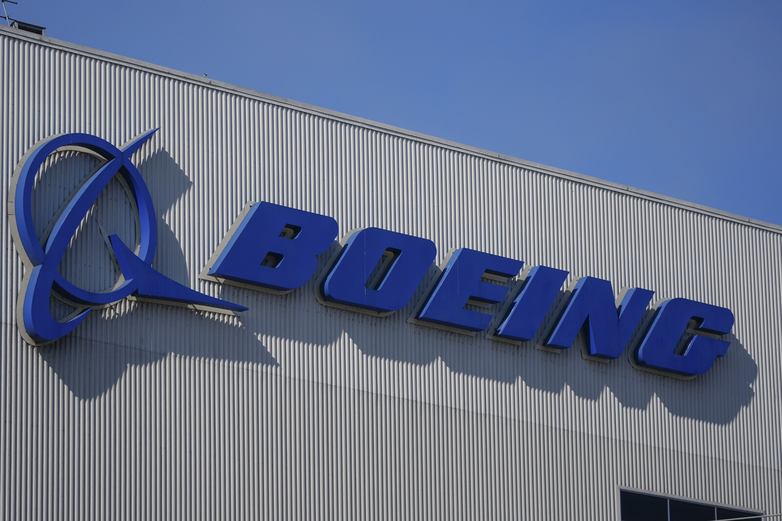 Strike-hit Boeing agrees with the