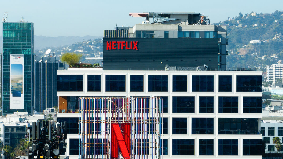 Netflix falls 9.5% as tech selloff hits global markets