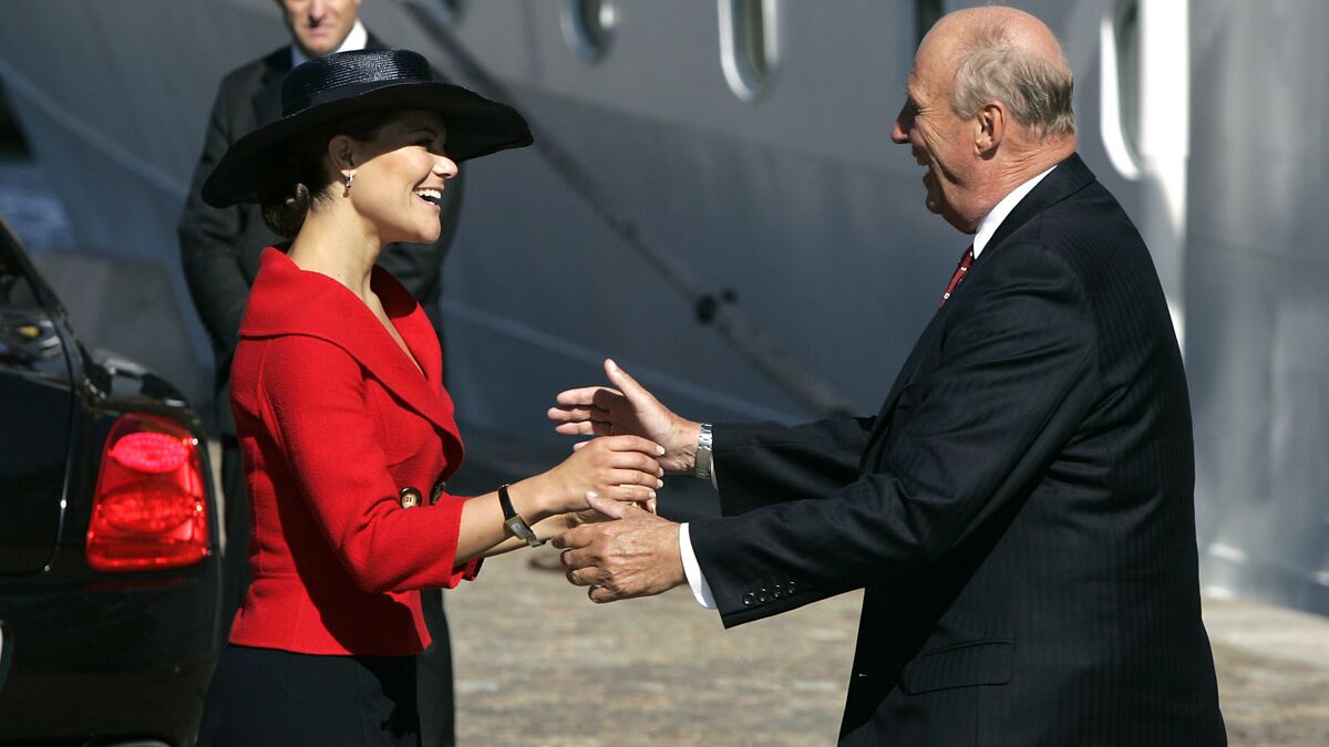 Crown Princess Victoria pays tribute to King Harald after his death