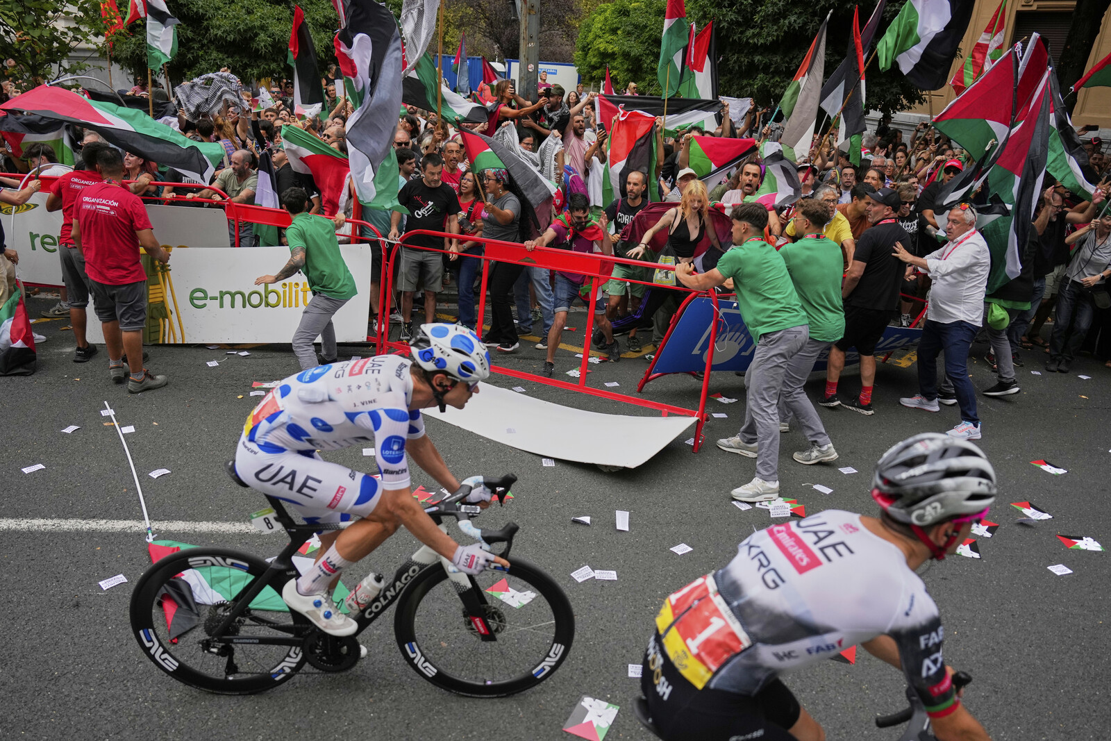 Israel-Premier Tech Urged to Withdraw from Tour of Spain for Safety