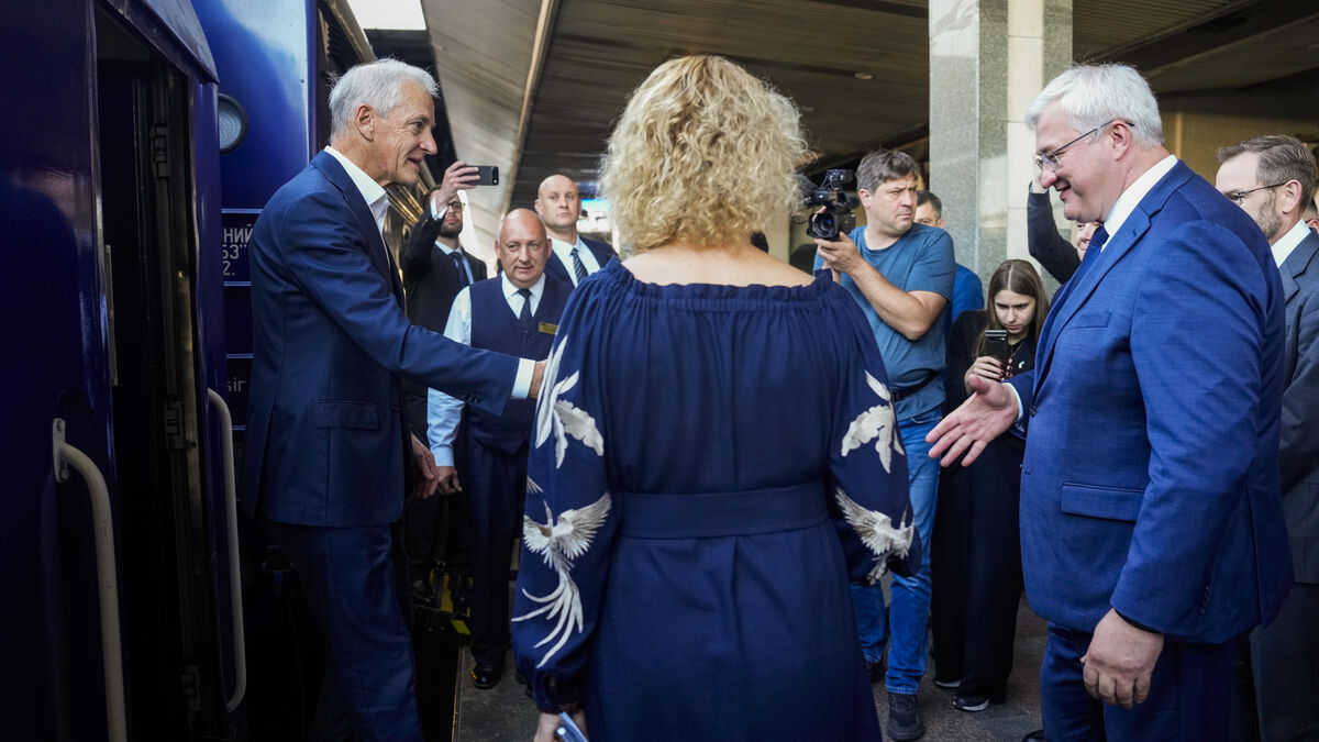 Nordic leaders arrive in Kyiv for two-day visit and Ukraine independence events