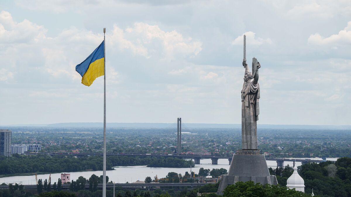 Ukraine anti-corruption agency probes criminal group linked to MPs and presidential office