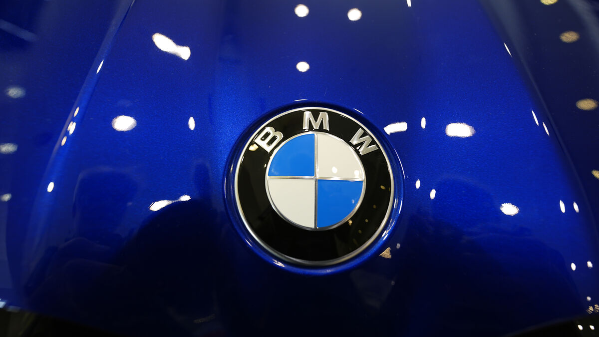 BMW recalls hundreds of thousands