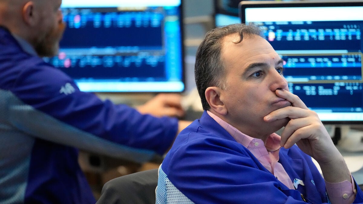 Wall Street plunged, energy prices