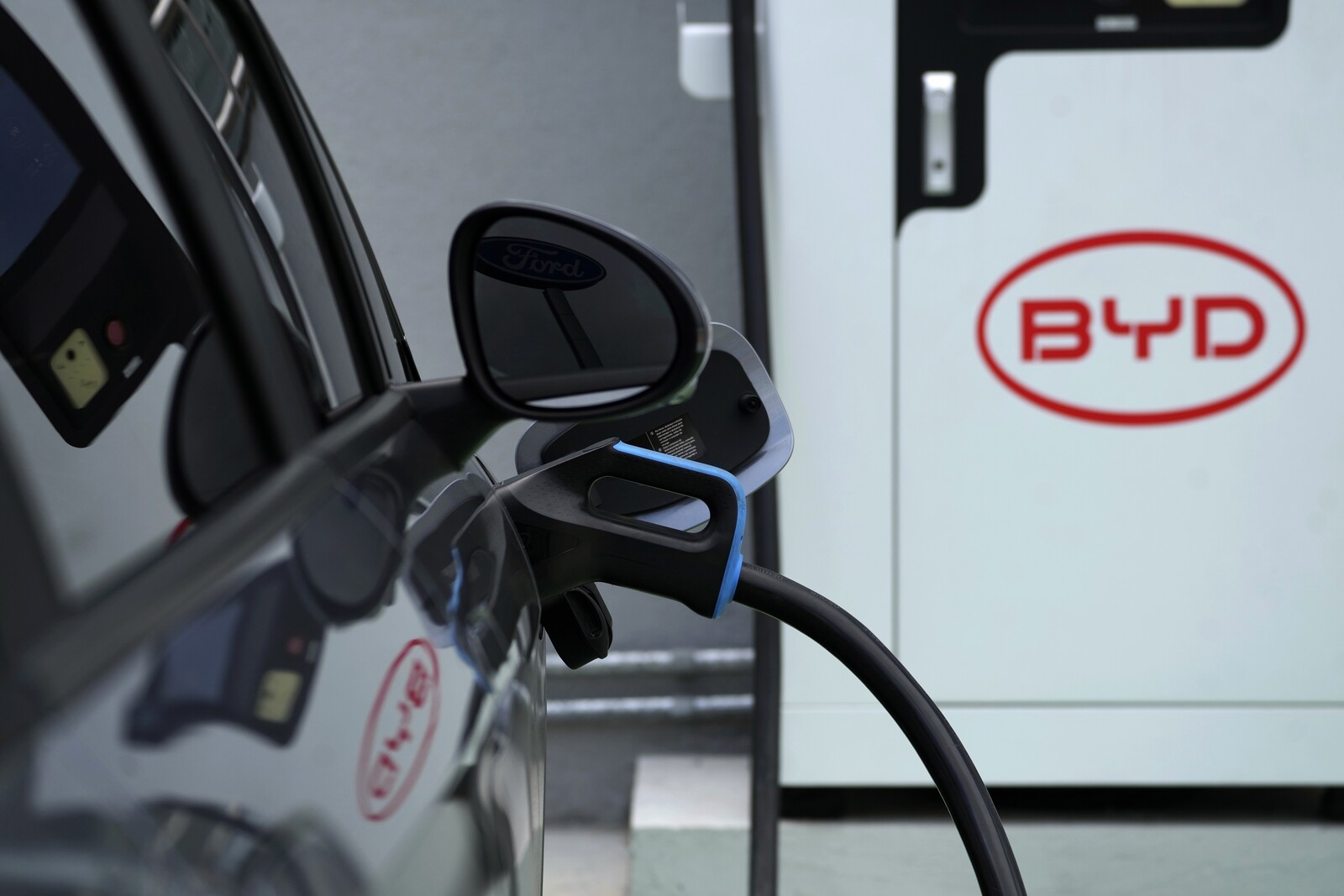 BYD Price Cuts Trigger Decline in Electric Car Shares