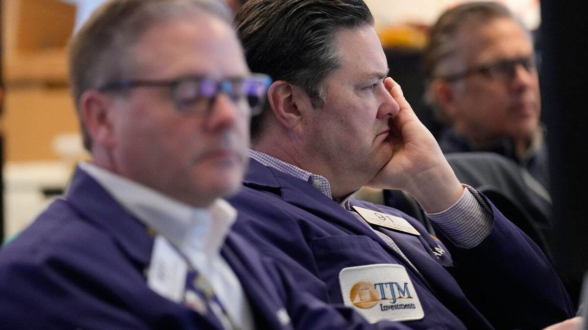 Wall Street rises despite closure