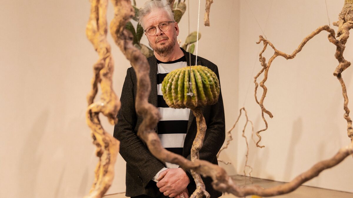 Swedish artist Roland Persson receives
