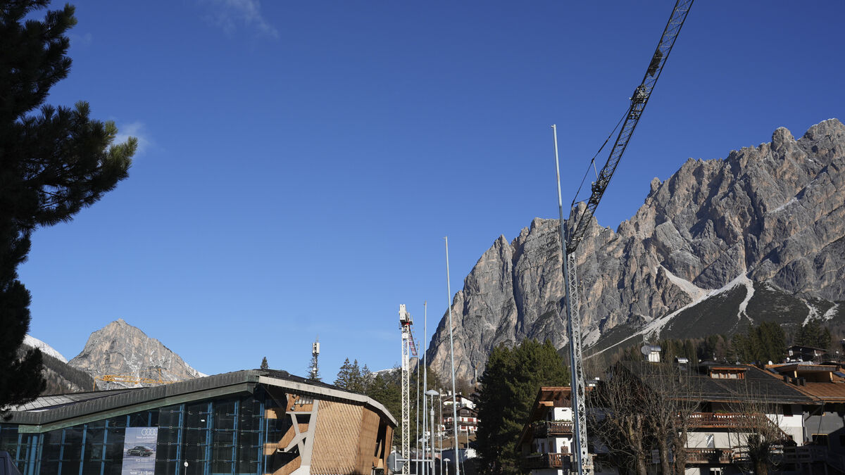 Olympic guard dies in Cortina,