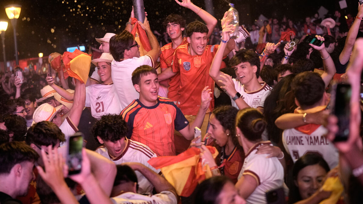 Spain celebrate at home after World Cup semi-final win over France
