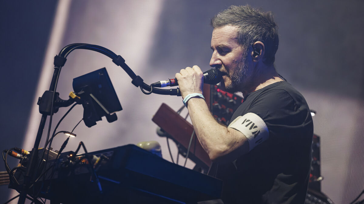 Massive Attack criticizes Singapore deportation