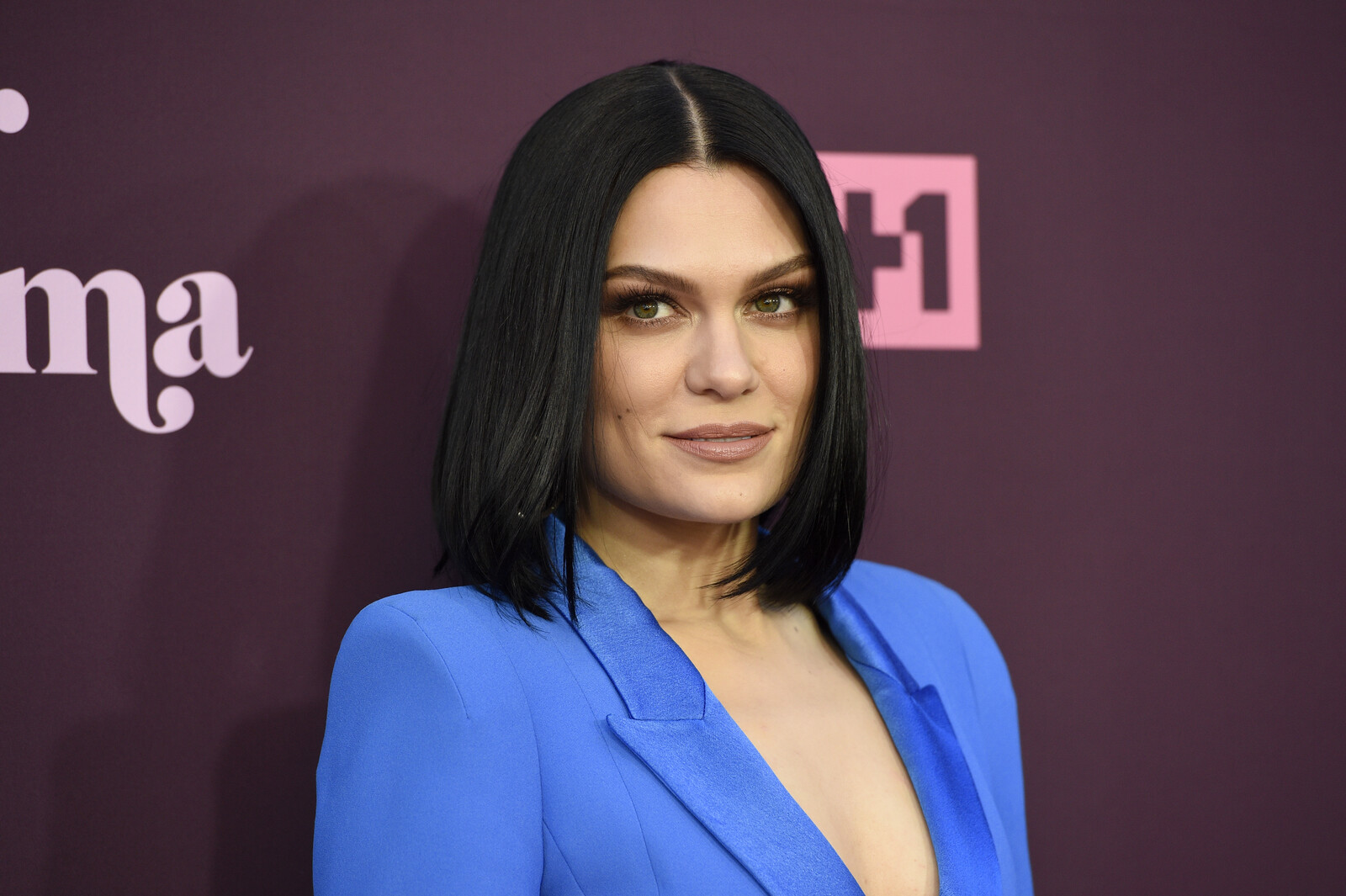 Jessie J Shares Early Stage