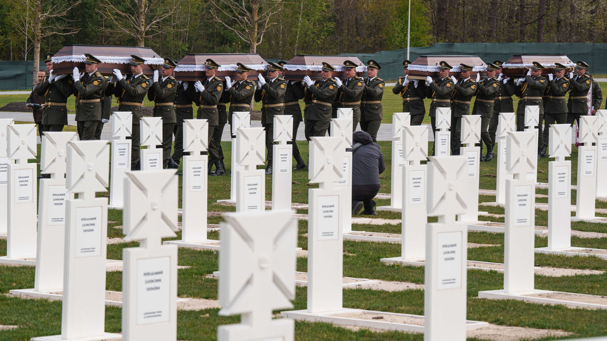 Unknown Ukrainian soldiers buried after