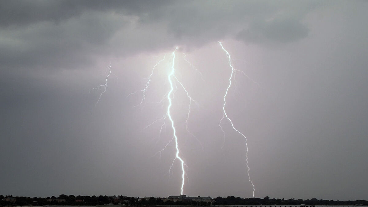 SMHI extends thunderstorm warnings to the entire Norrland coast for Midsummer Day