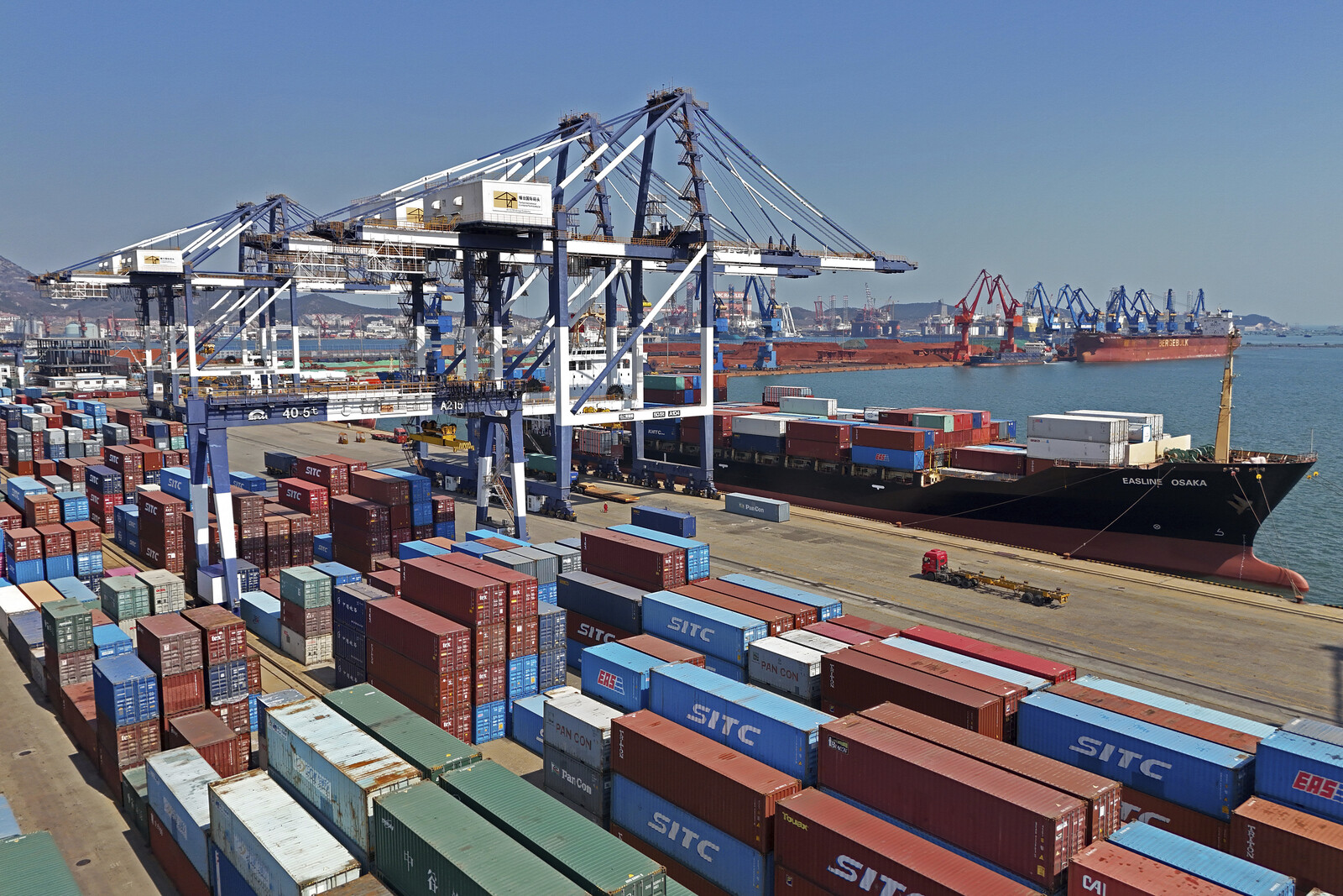 Freight Volumes Drop 9.7% in Chinese Ports as Trade Tensions Rise