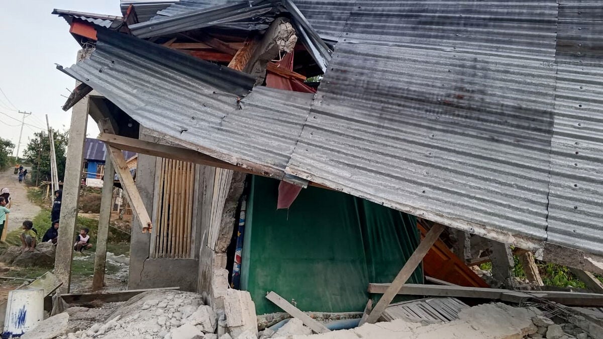 At least 47 dead after earthquake in eastern Indonesia