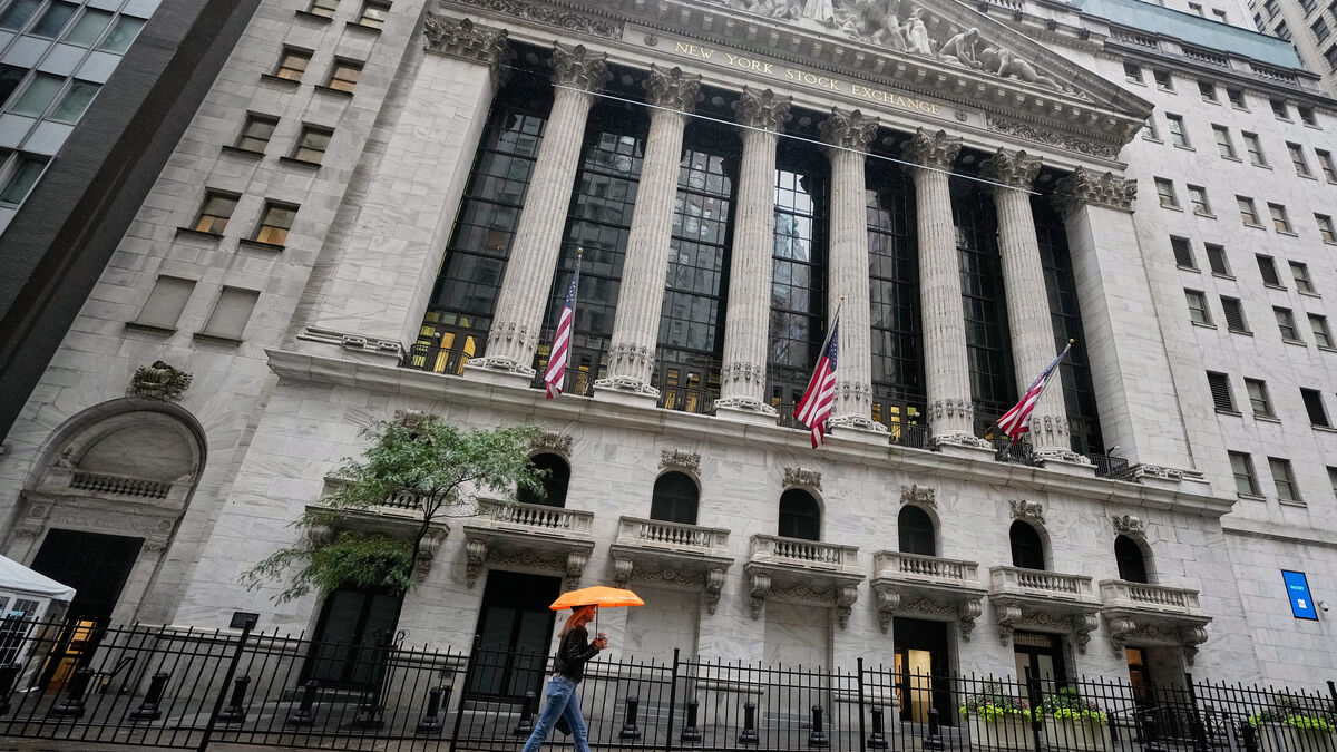 Wall Street Declines Amid Concerns Over Bad Loans