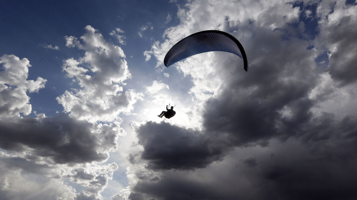 Paraglider mistaken for terrorist, shot
