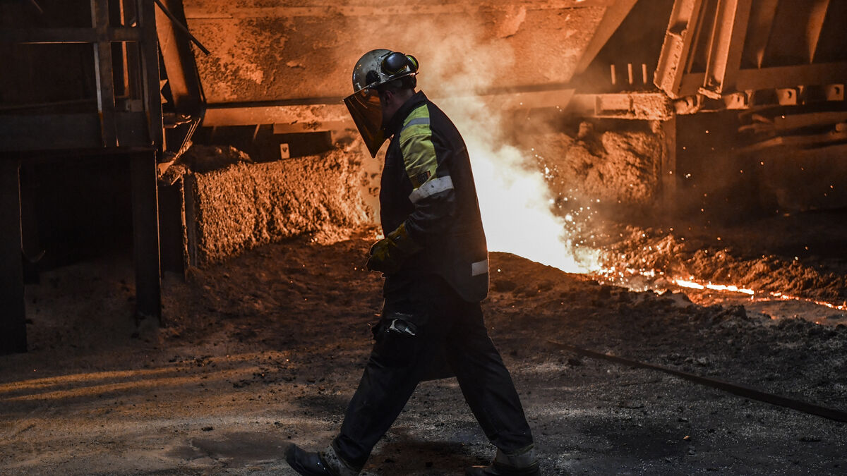 Industrial order intake lower than in August