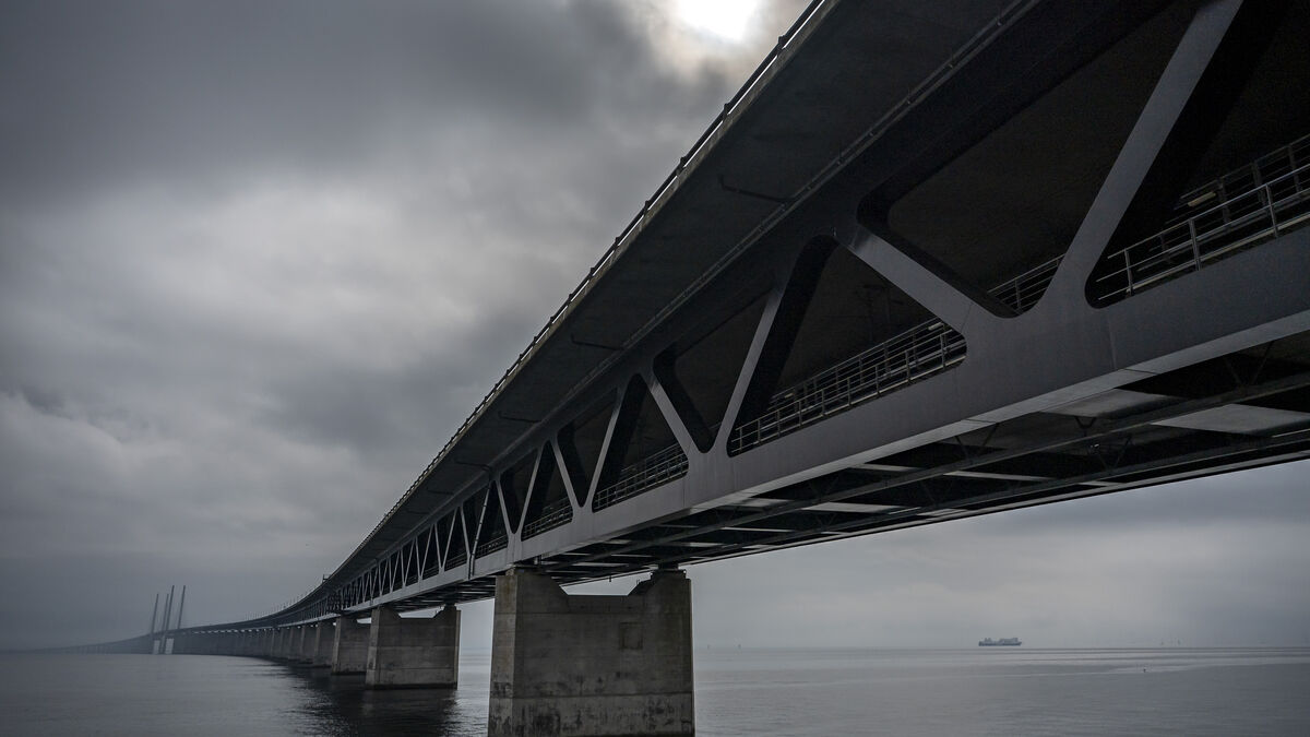 Öresund Bridge closed after accident, traffic resumes but one lane remains closed