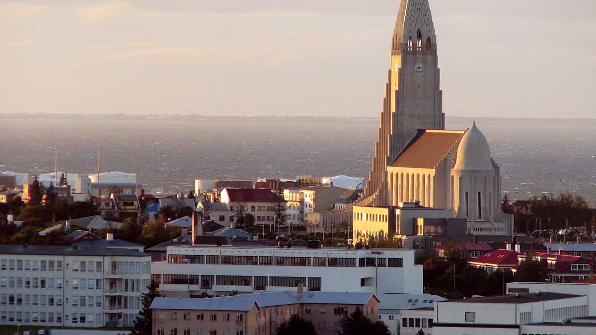 Iceland raises key interest rate to 8% as inflation stays high