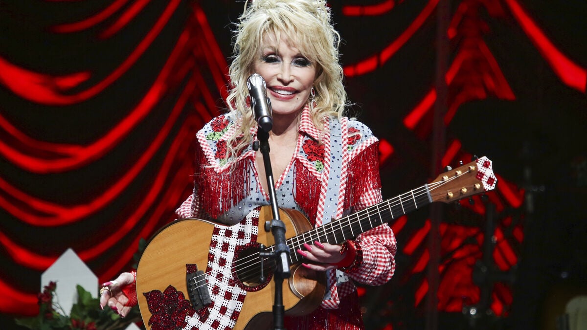 Dolly Parton wanted a small, private funeral, family says