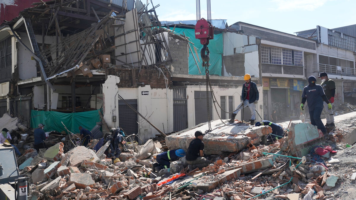 Collapsed slaughterhouse adds to tension after Colombia earthquake