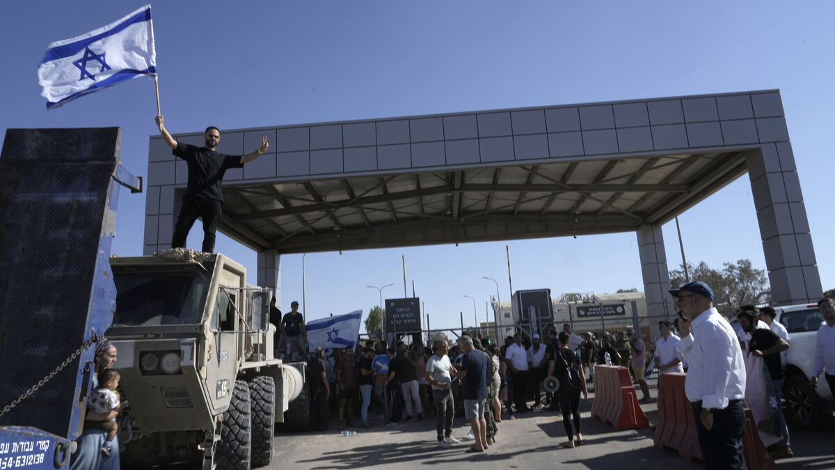 Israel drops charges against five