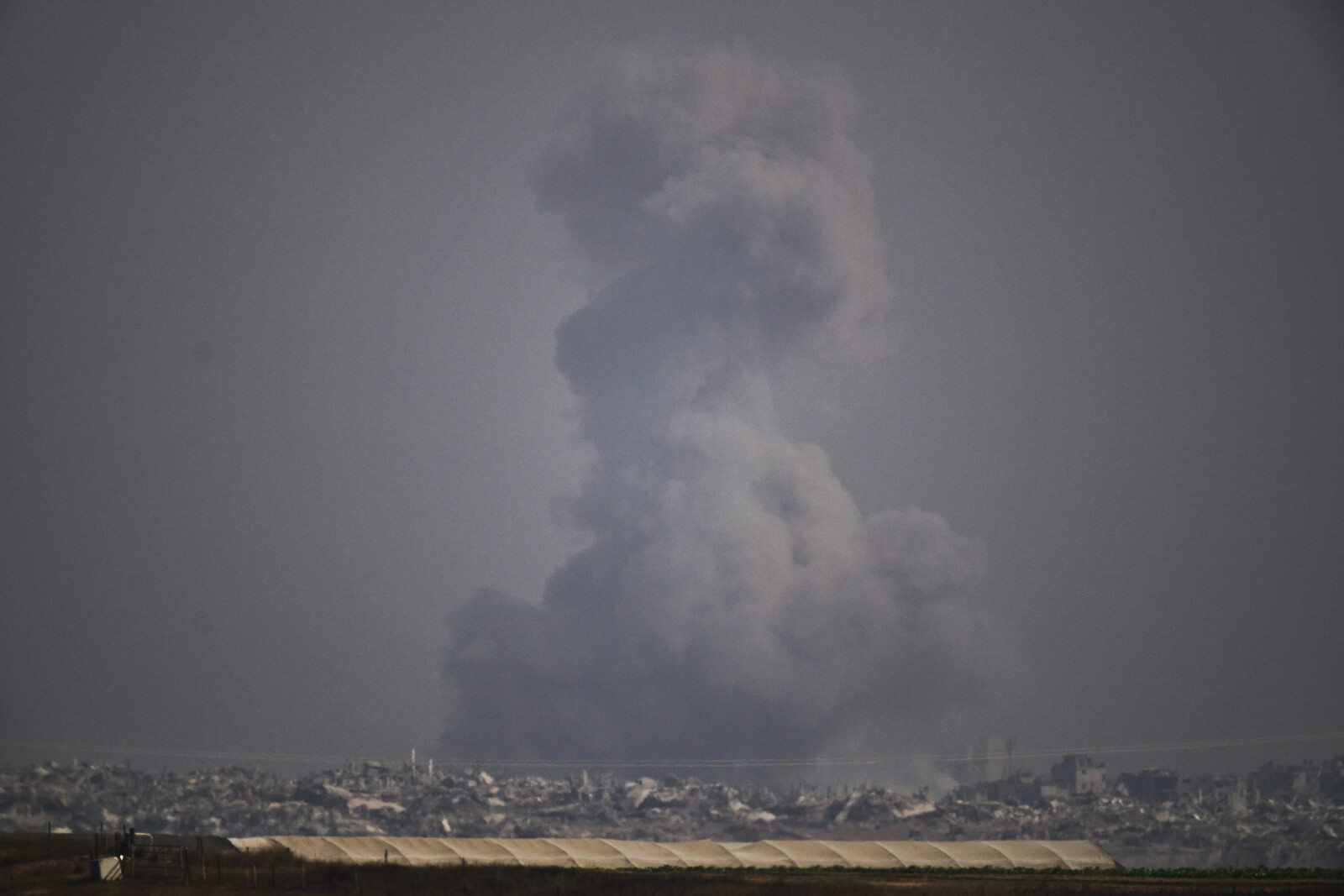 38 Palestinians and 4 Israeli Soldiers Killed in Gaza Attacks