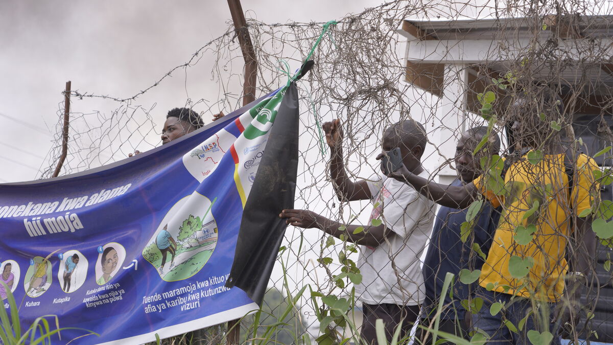 Attacks and strikes hinder Ebola fight in Congo as violence hits health workers