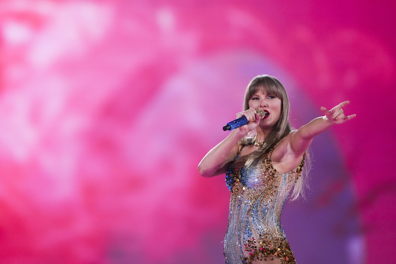Taylor Swift Records New Album in Sweden with Max Martin and Shellback