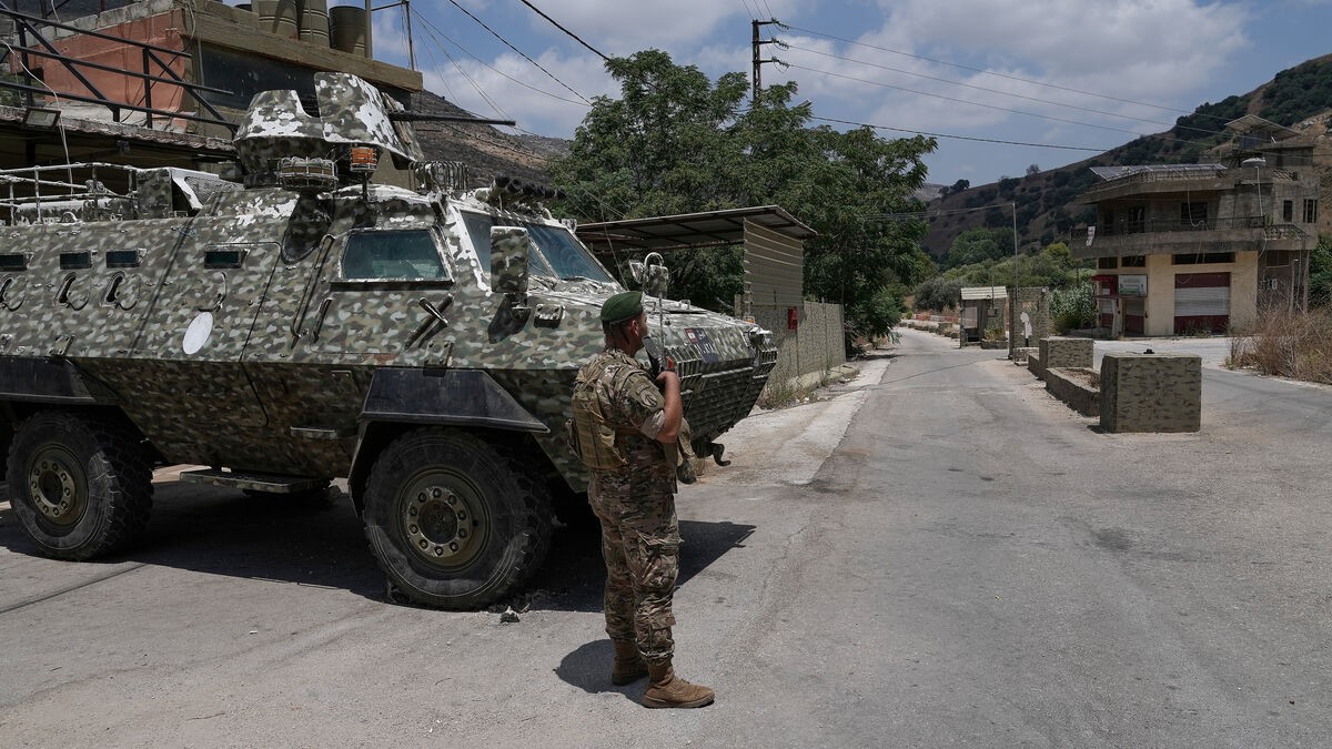 Lebanese army begins taking over security in south as Israel agrees to pull back