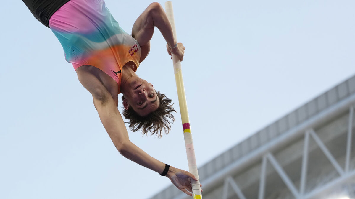Duplantis wins in China, misses world record
