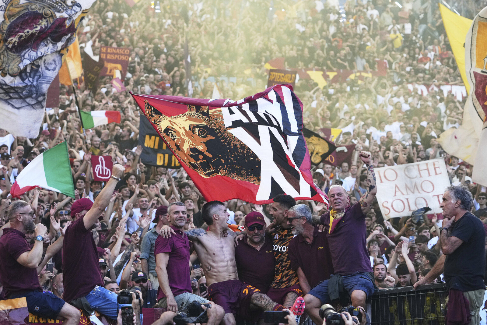 Over 100 Roma Fans Arrested
