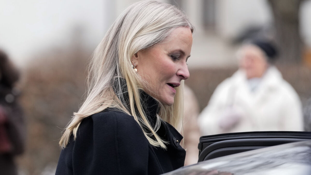 Crown Princess Mette-Marit borrowed a home from Epstein, says it is embarrassing