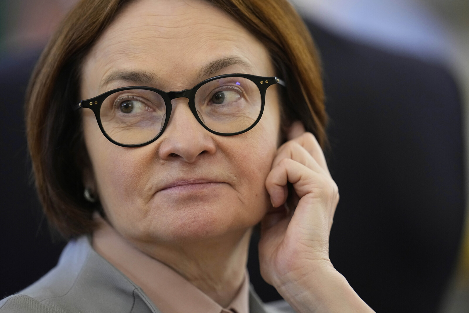 Interest Rates Strain Russian Economy Amid Political Pressure