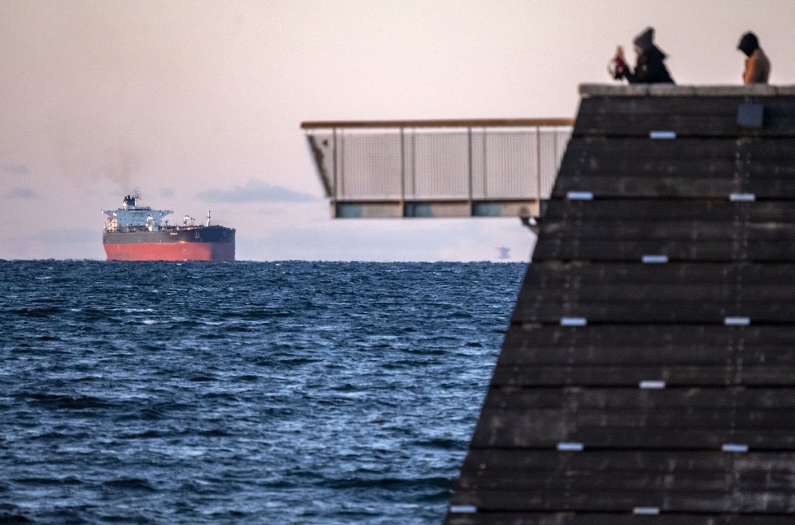 Russia Protects Sanctions-Evading Shadow Fleet in Baltic Sea