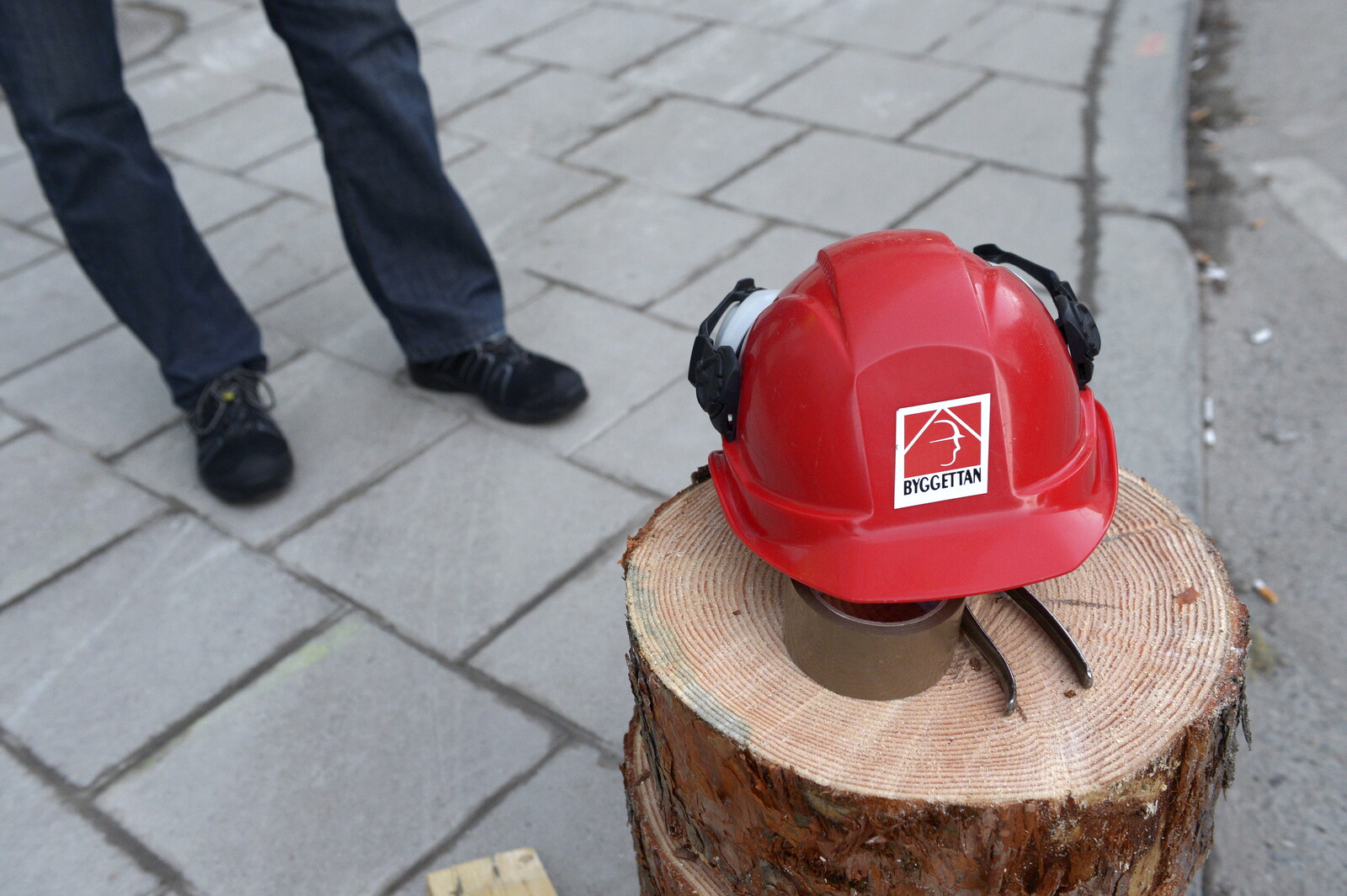 He becomes the new chairman of the Building Workers' Union