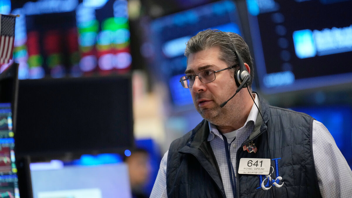 Wall Street falls heavily again
