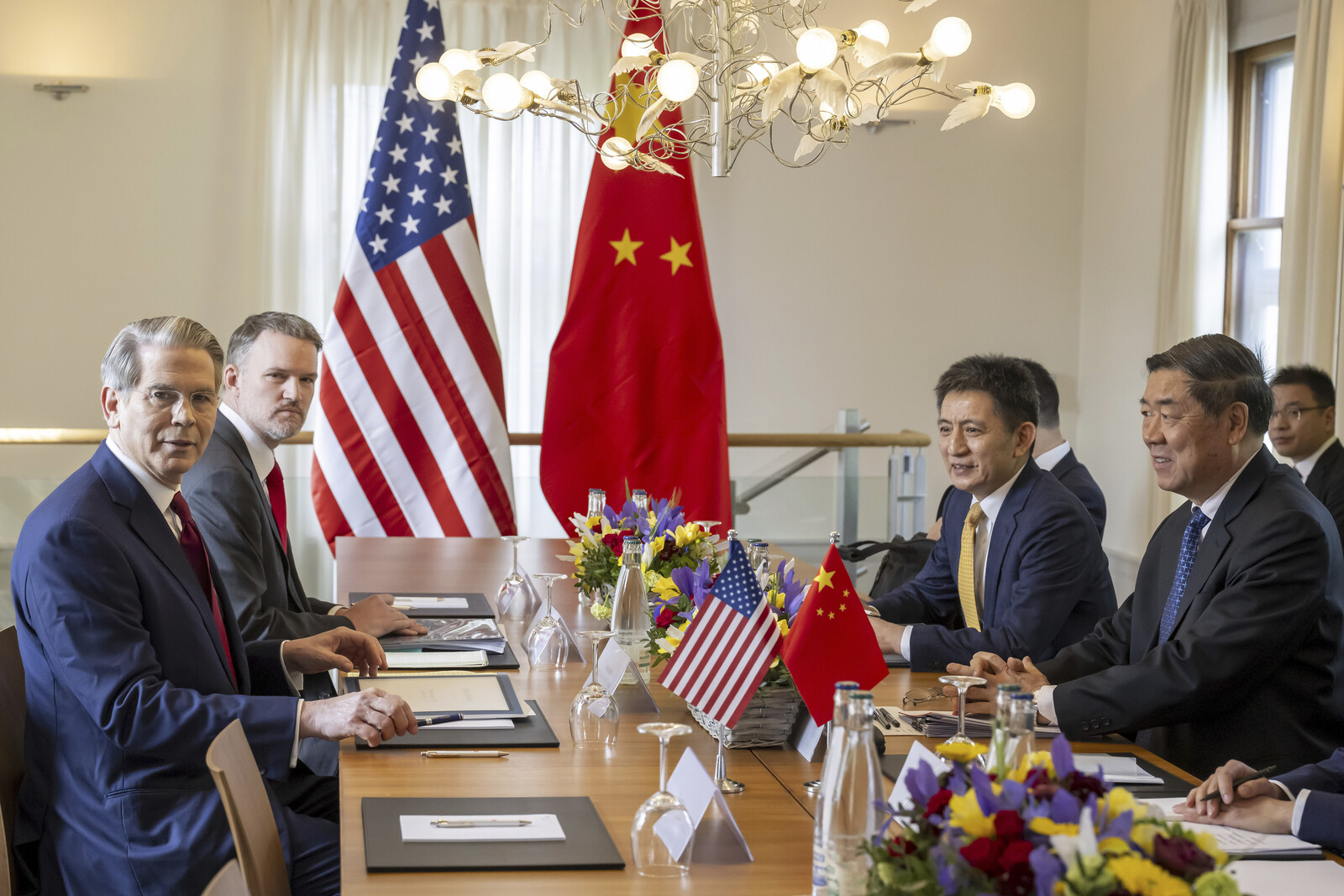 USA and China Resume Tariff Talks in South Korea