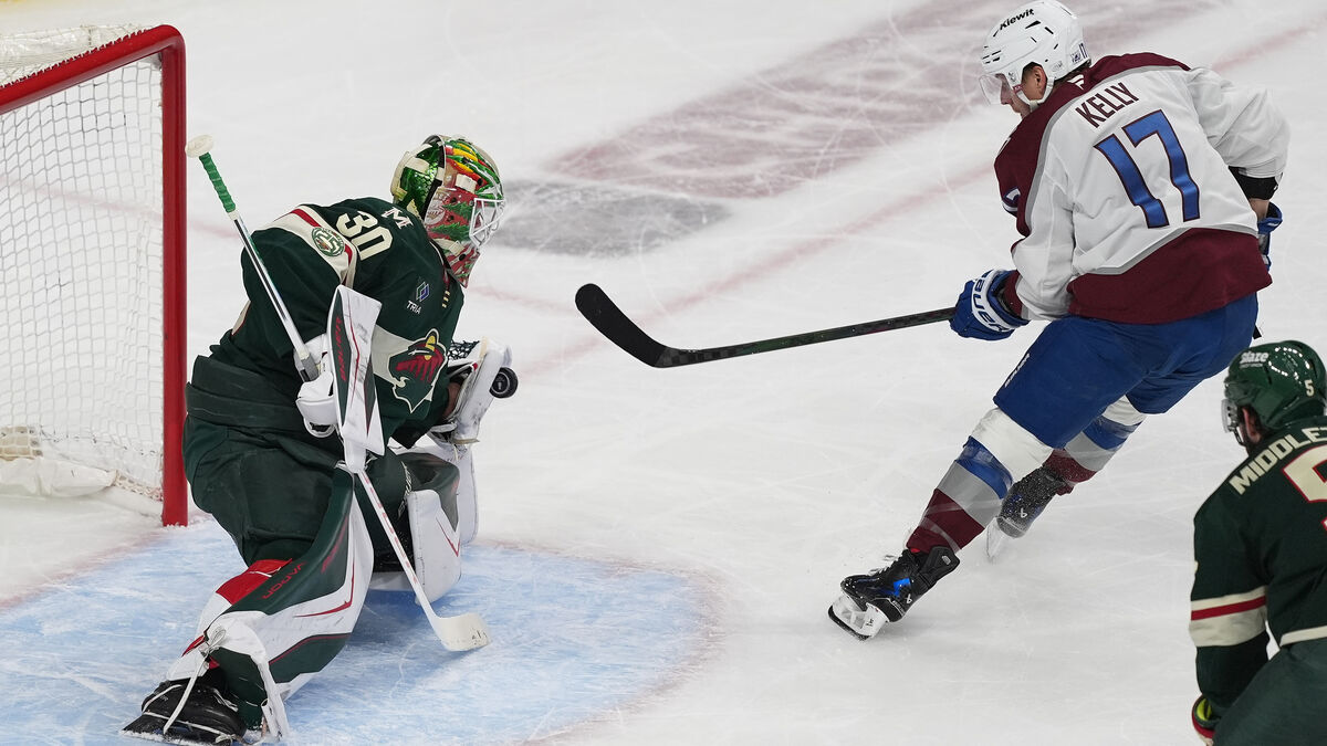 Minnesota reduces series deficit after Wallstedt's big play