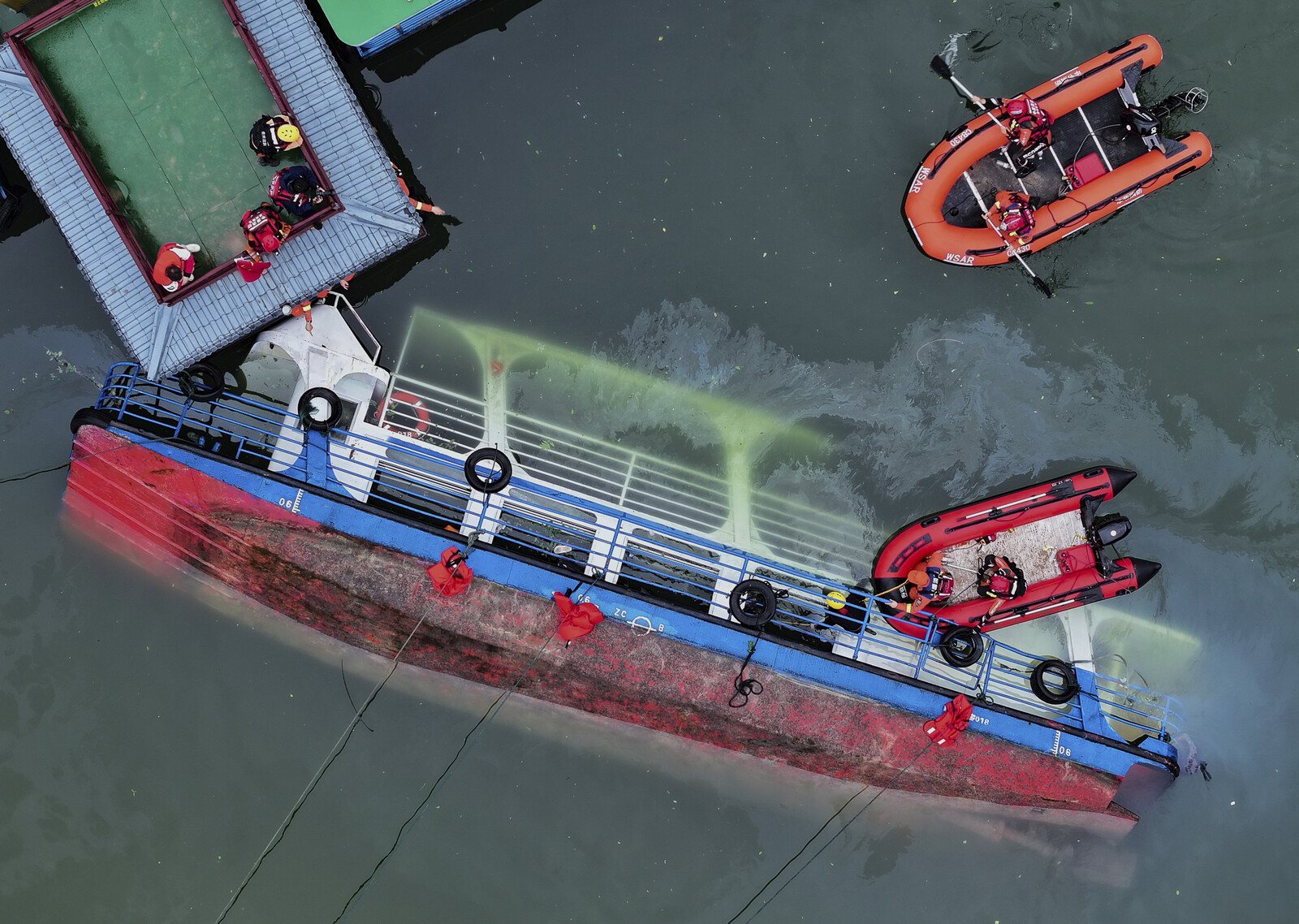 Tourist Boats Capsize in China: