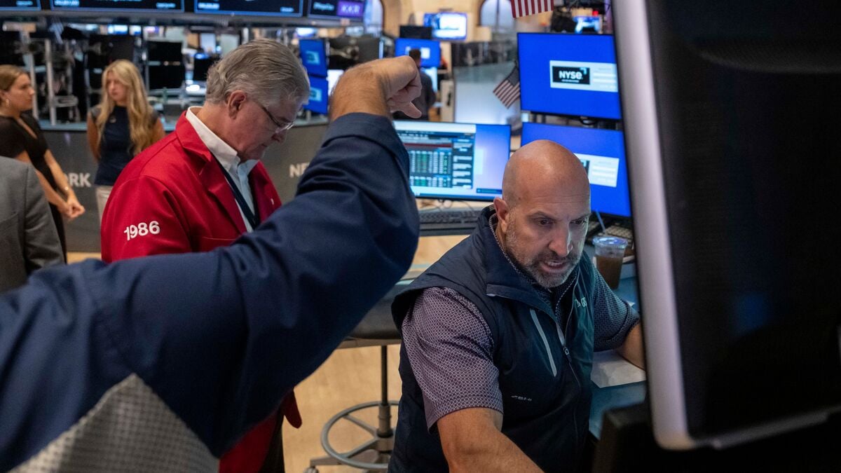 Wall Street slips as interest rate fears rise on higher energy prices