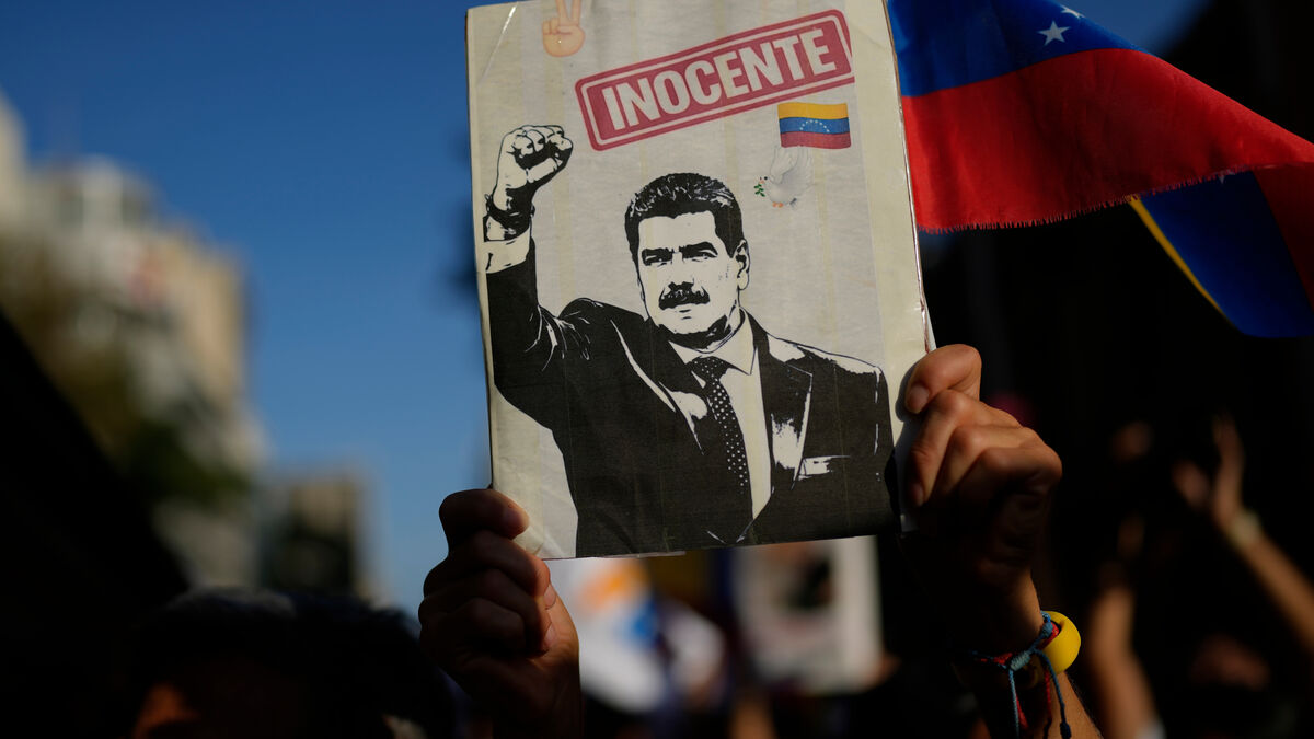 Thousands in Caracas demand Maduro's