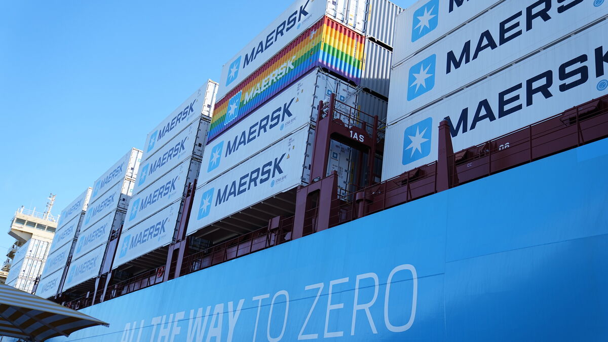 Maersk says customers will bear rising oil costs