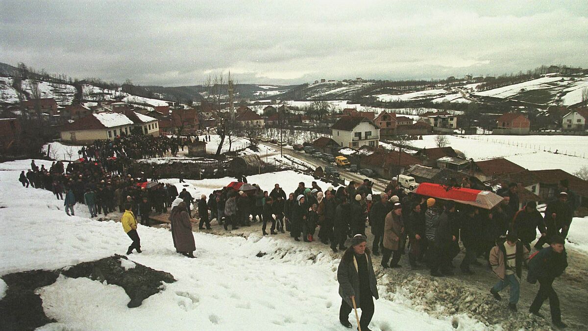 Kosovo arrests five Serbs suspected of 1999 massacre