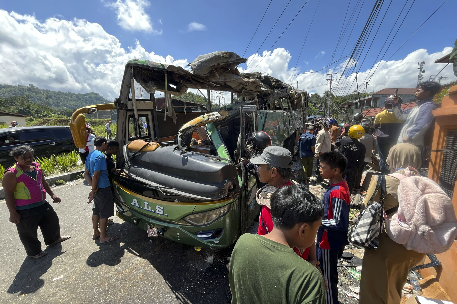 Indonesia Bus Crash Leaves at