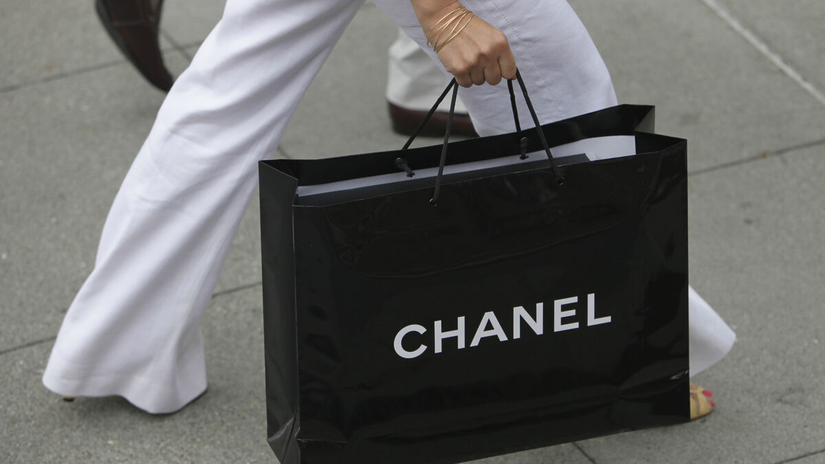 Italian police raid luxury brands