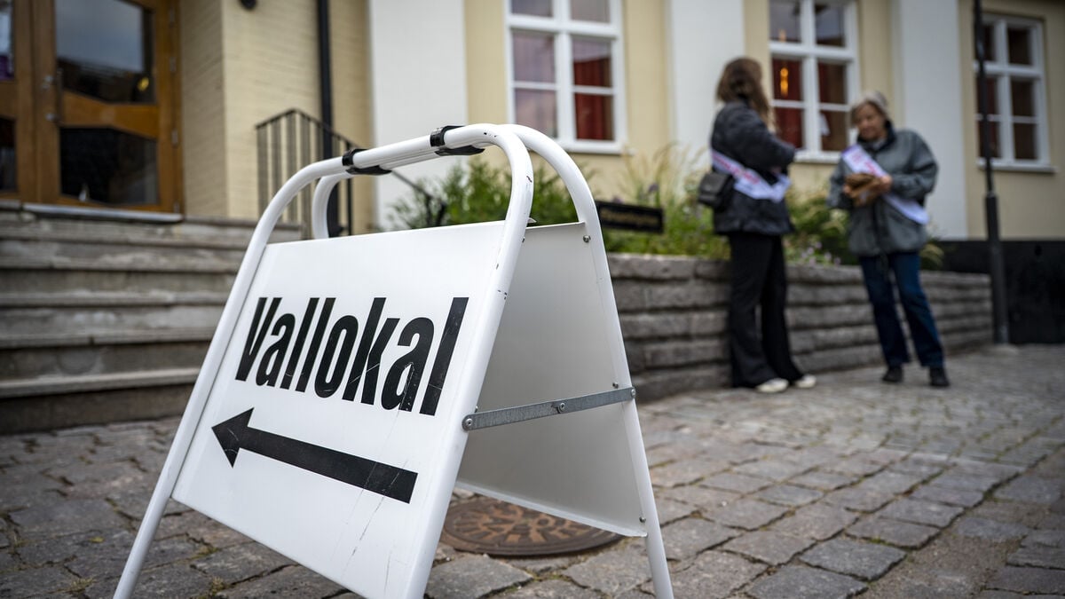 Nearly one in four voters would consider switching blocs, survey finds