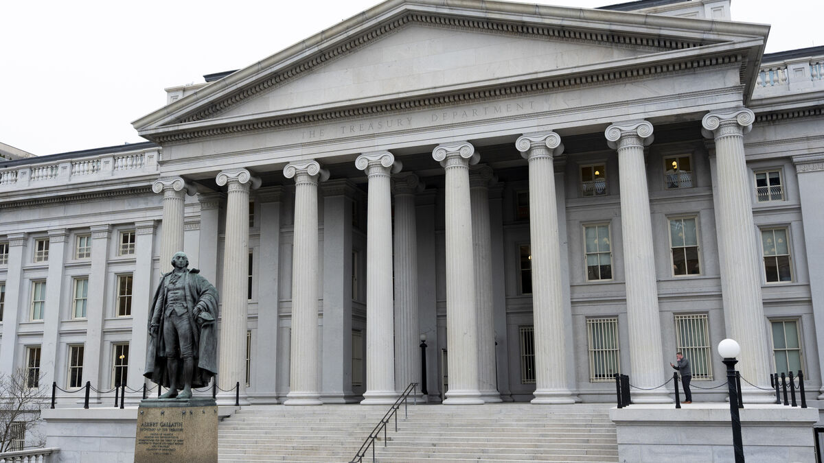 US federal debt tops $40 trillion as deficits keep growing