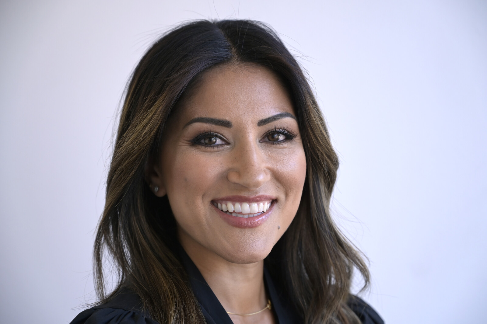 Nikki Amini Hosts New Dating Show Stranded on Honeymoon Island Sweden